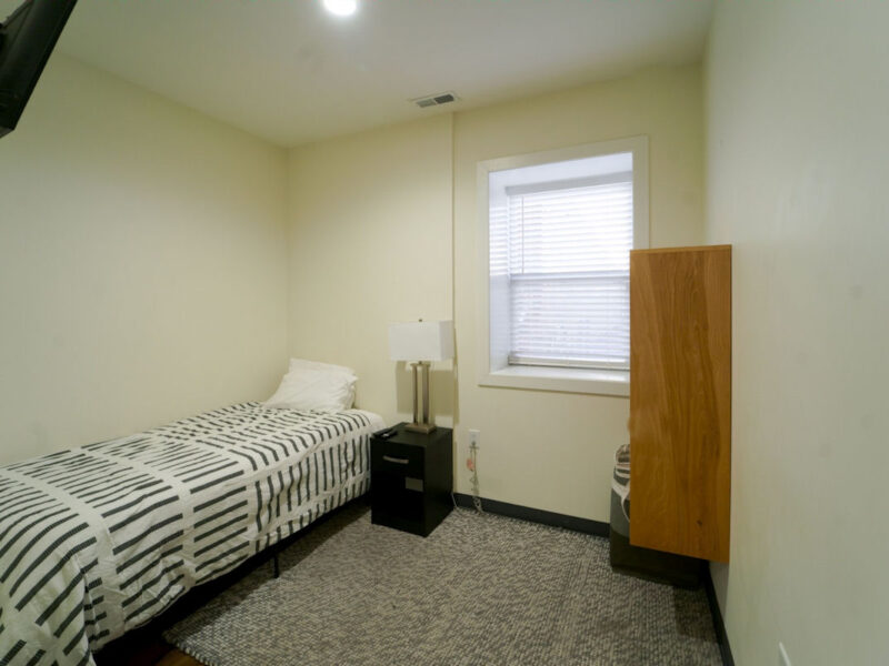 Room-with-bed